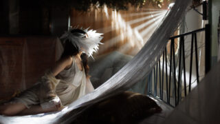 【光の言語学:哲学編 #1】なぜプロは「自然光」を捨てるのか?— 光の完全制御で時間を創る戦略